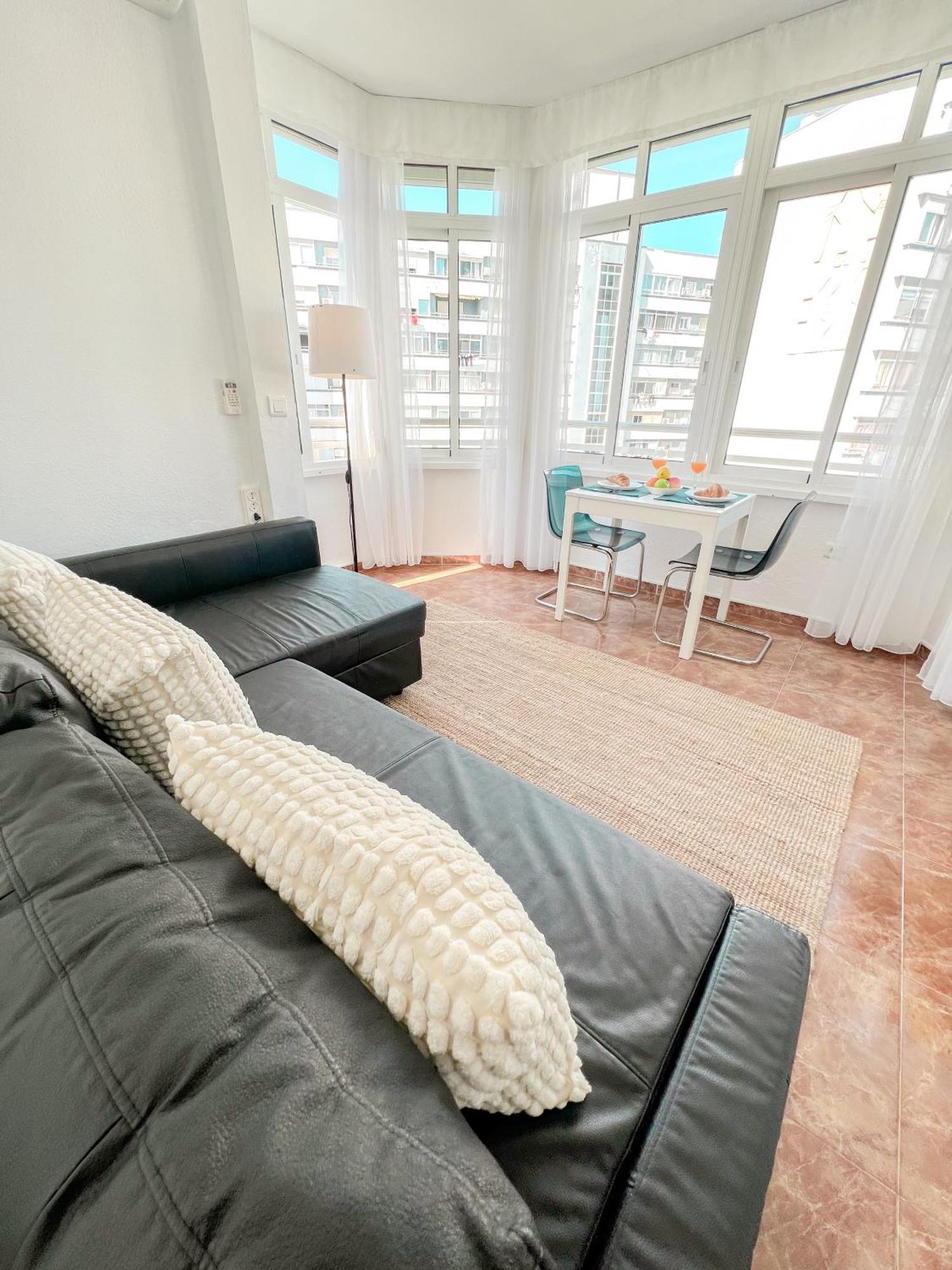 Cozy & Bright Flat Torremolinos Centre Apartment Luaran gambar